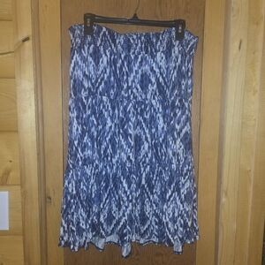 St. Johns bay Rayon blend M stretchy waist navy/white flowy printed midi skirt